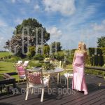 11-06-2004 Mary Borsato at home in Stompetoren, by order of Beaumonde Magazine.

[keywords]Posed, Full Length, Garden[/keywords]